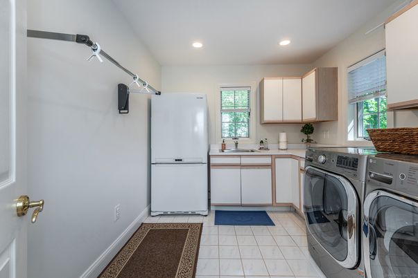 Interior, Marble, Recessed Lighting, Washer