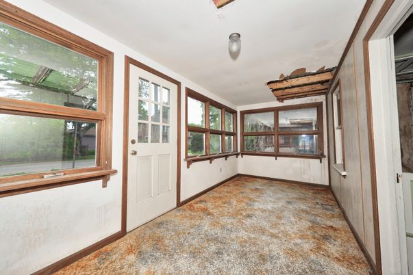 Empty room, Interior