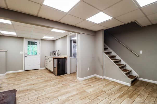 Interior, Recessed Lighting, Wood Texture Flooring