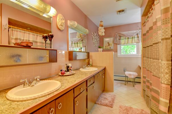 Bathroom, Dual Sink Vanities, Interior