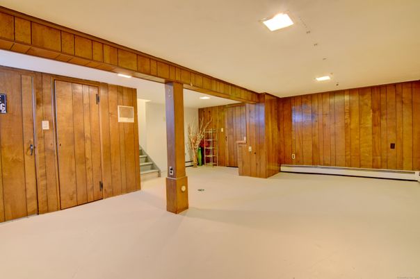 Empty room, Interior, Recessed Lighting, Wooden Walls