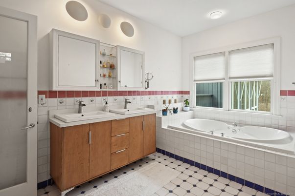Bathroom, Dual Sink Vanities, Interior, Recessed Lighting