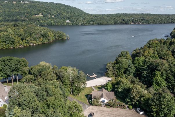 Exterior, Lake