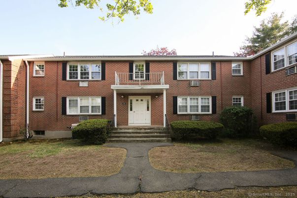 Exterior, Facade, Brick Facade, Georgian