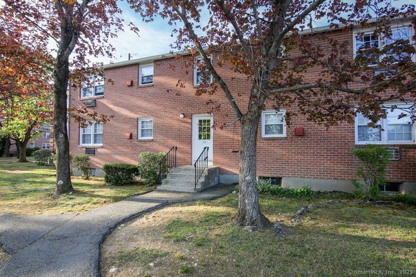 Exterior, Facade, Brick Facade, Rowhouse