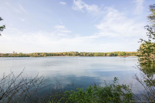 Exterior, Lake