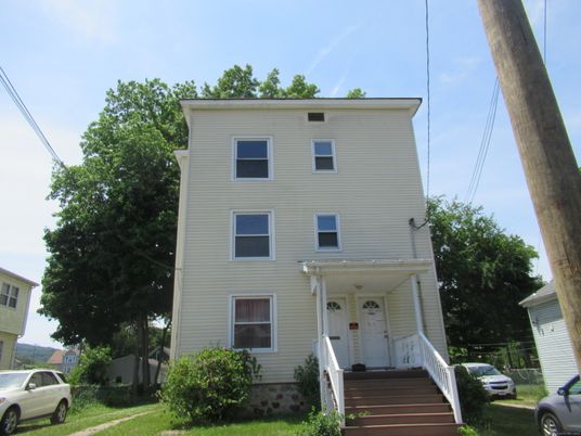 Exterior, Facade, American Foursquare