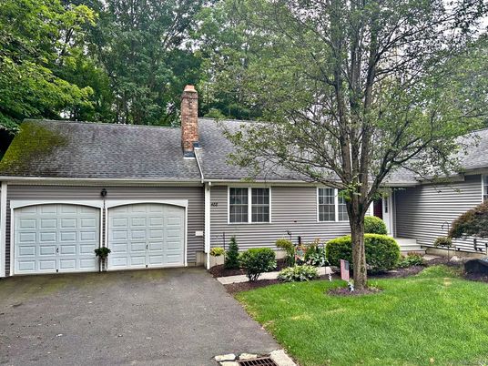Attached, Exterior, Facade, Cape Cod