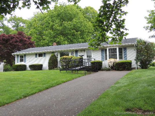 Backyard, Exterior, Facade, Ranch