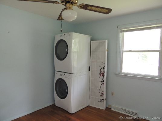 Interior, Utility Closets, Washer, Wood Texture Flooring