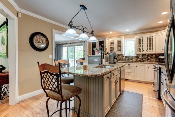 Dining room, Interior, Kitchen, Pendant Lights, Recessed Lighting, Wood Texture Flooring