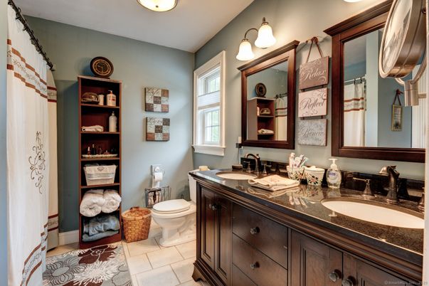 Bathroom, Dual Sink Vanities, Interior