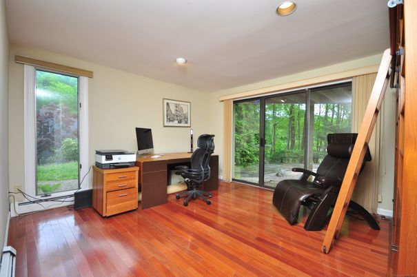 Home Office, Interior, Recessed Lighting, Wood Texture Flooring