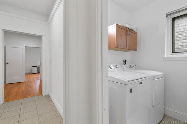 Interior, Washer, Wood Texture Flooring