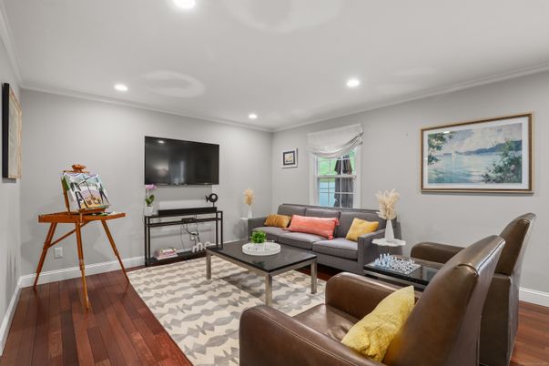 Interior, Living room, Recessed Lighting, Wood Texture Flooring