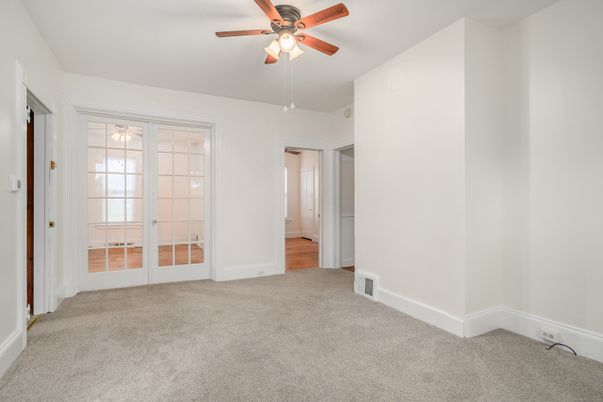 Empty room, Interior