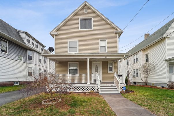 Exterior, Facade, Queen Anne Victorian