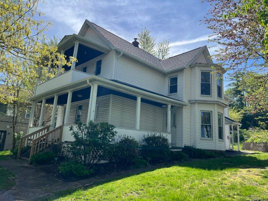 Exterior, Facade, Queen Anne Victorian