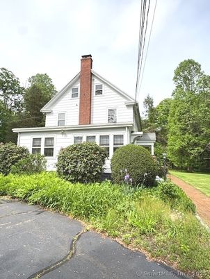 Exterior, Facade, Farmhouse