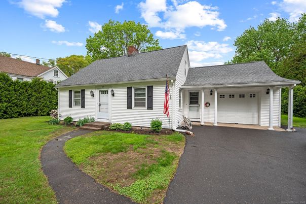 Attached, Exterior, Facade, Cape Cod