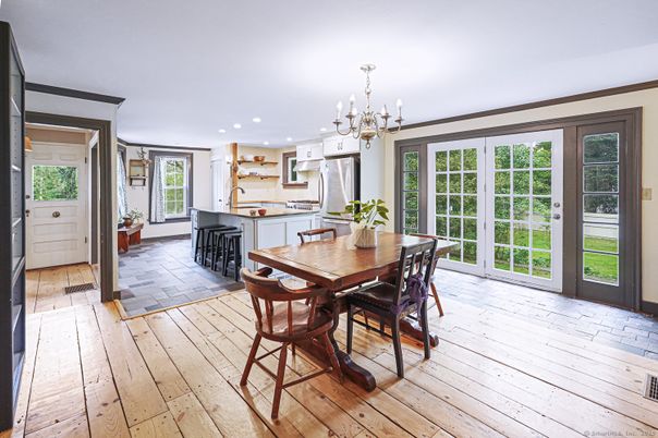 Chandelier, Dining room, Interior, Kitchen, Pendant Lights, Recessed Lighting, Wood Texture Flooring