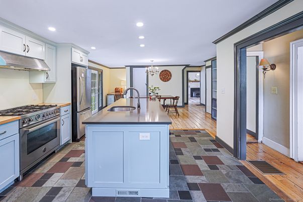 Chandelier, Dining room, Interior, Kitchen, Recessed Lighting, Stainless Steel Appliances
