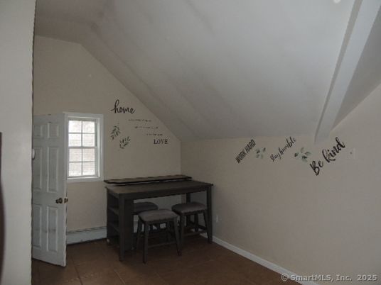 Interior, Piano