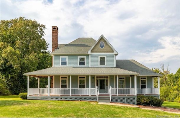 Backyard, Exterior, Facade, Queen Anne Victorian