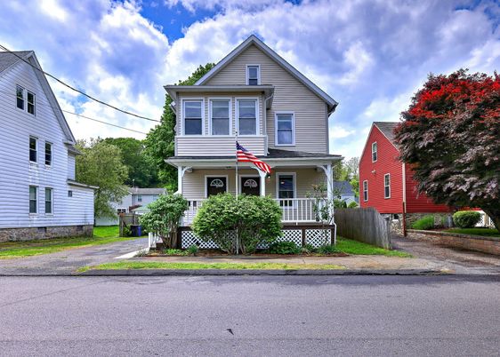 Exterior, Facade, Queen Anne Victorian