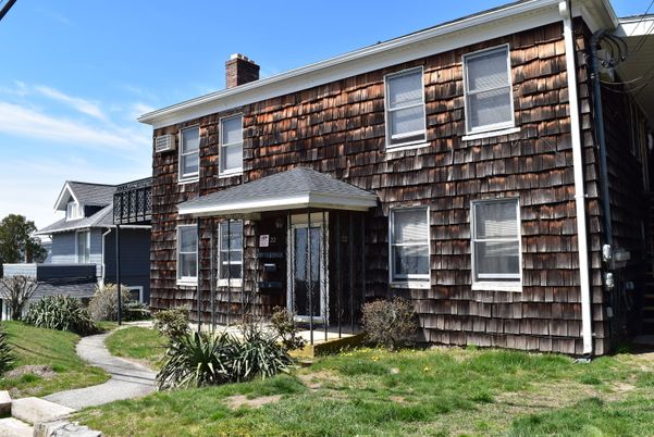 Exterior, Facade, American Foursquare