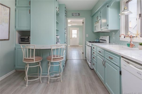 Interior, Kitchen, Pendant Lights, Wood Texture Flooring