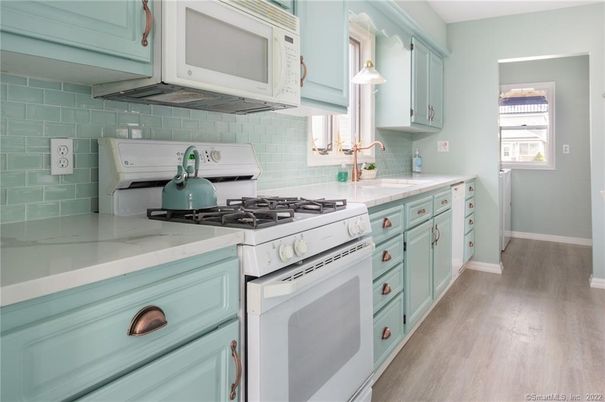 Interior, Kitchen, Pendant Lights, Wood Texture Flooring