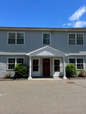 Exterior, Facade, Raised Ranch