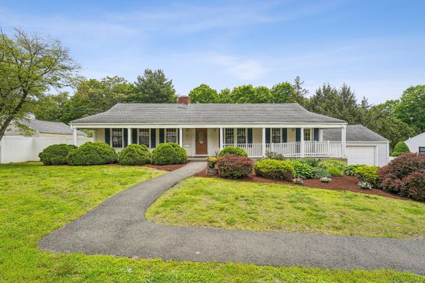 Attached, Exterior, Facade, Ranch