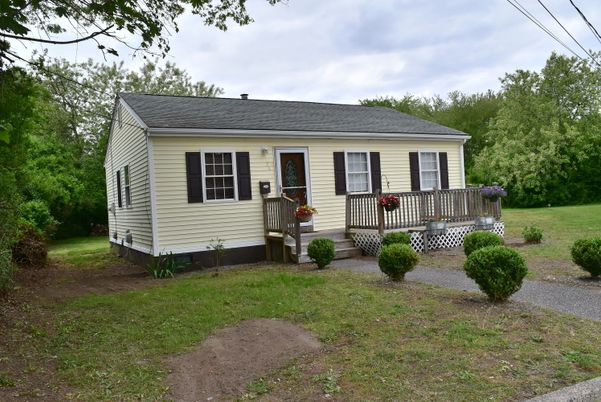 Backyard, Exterior, Facade, Cape Cod
