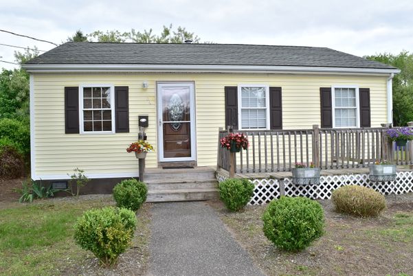 Exterior, Facade, Cape Cod