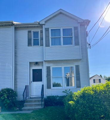 Exterior, Facade, Rowhouse