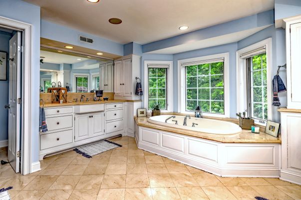 Bathroom, Dual Sink Vanities, Interior, Recessed Lighting