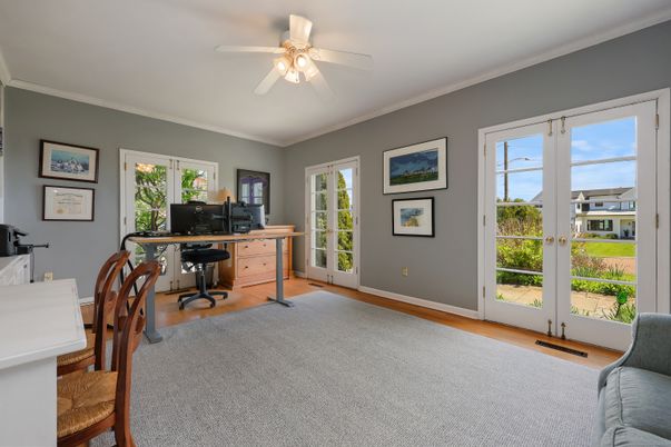 Home Office, Interior