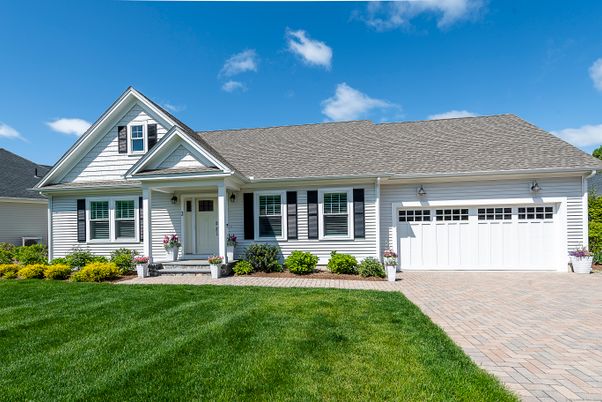 Attached, Exterior, Facade, Ranch