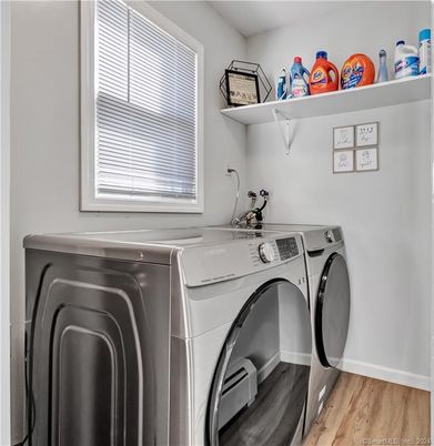Interior, Washer, Wood Texture Flooring