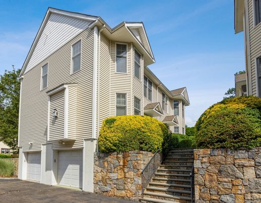 Attached, Exterior, Facade, Queen Anne Victorian