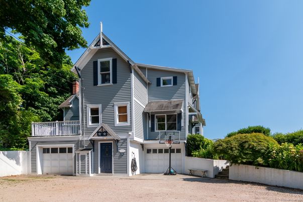 Attached, Exterior, Facade, Queen Anne Victorian