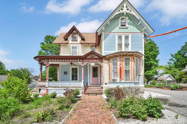 Exterior, Facade, Queen Anne Victorian