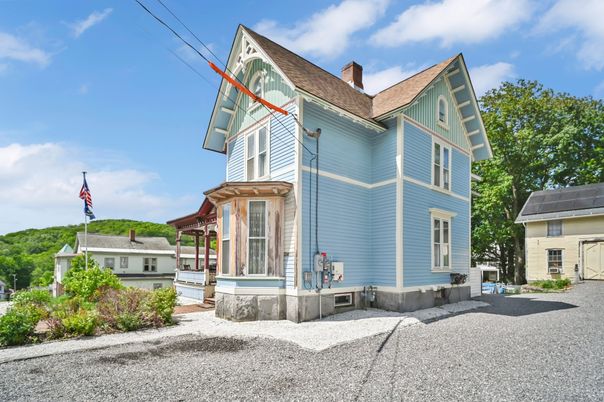 Exterior, Facade, Queen Anne Victorian