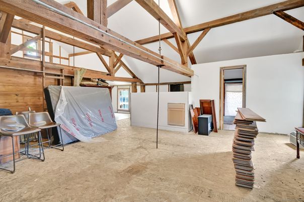 Empty room, Interior, Wooden Beams