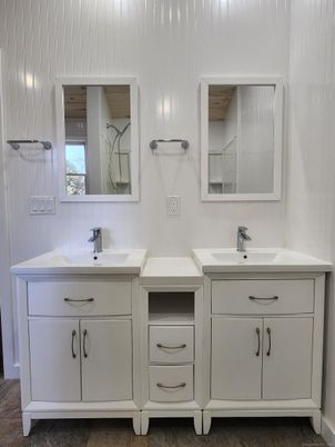 Bathroom, Dual Sink Vanities, Interior