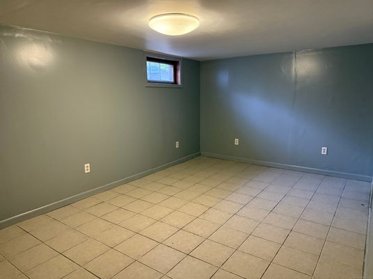Empty room, Interior