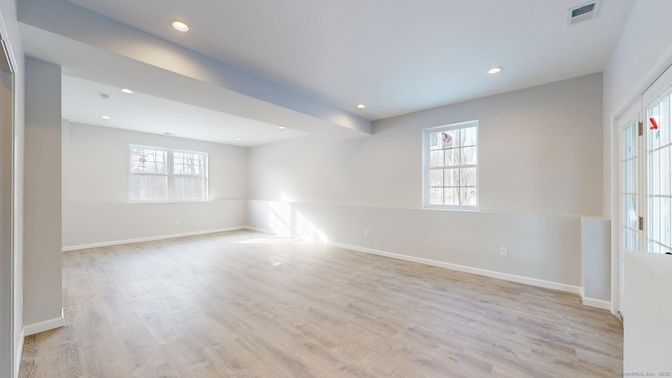 Empty room, Interior, Recessed Lighting, Wood Texture Flooring