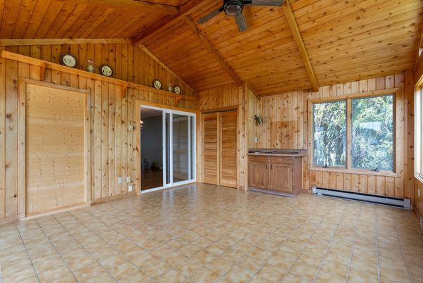 Empty room, Interior, Wooden Beams, Wooden Ceilings, Wooden Walls